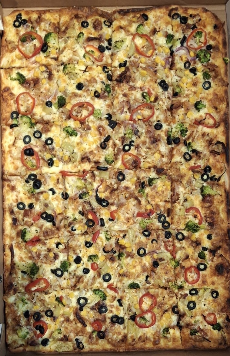 Party Pizza frisch aus dem Ofen
